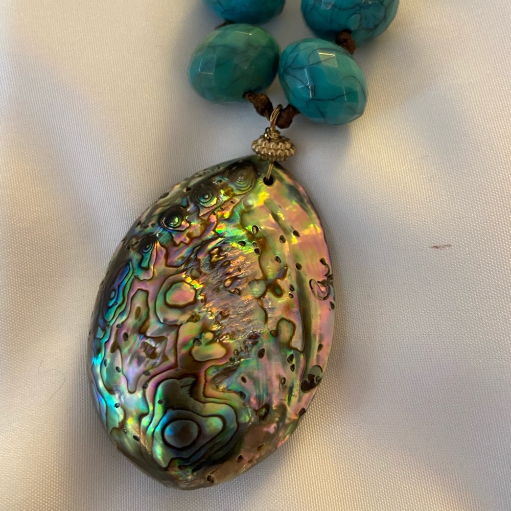 NWT Chico’s Long Beaded Necklace w/Pendant.